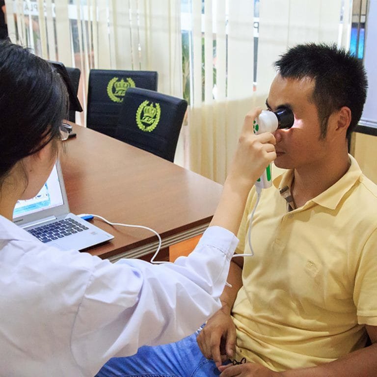 The Science of Iris Photography and Image Clarity 1 Iris Photography