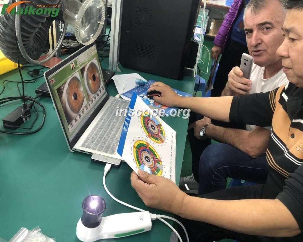 Professional iridologist using Maikong iriscope in clinical setting