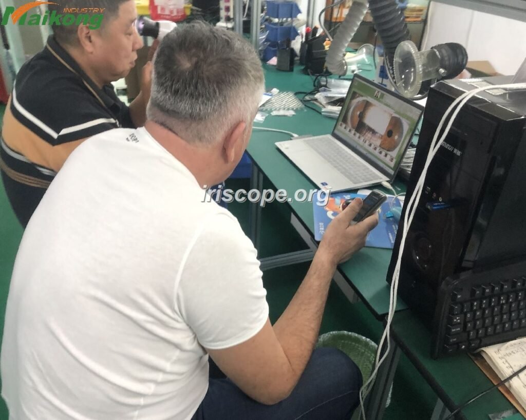 Maikong iriscope being used in a wellness clinic setting